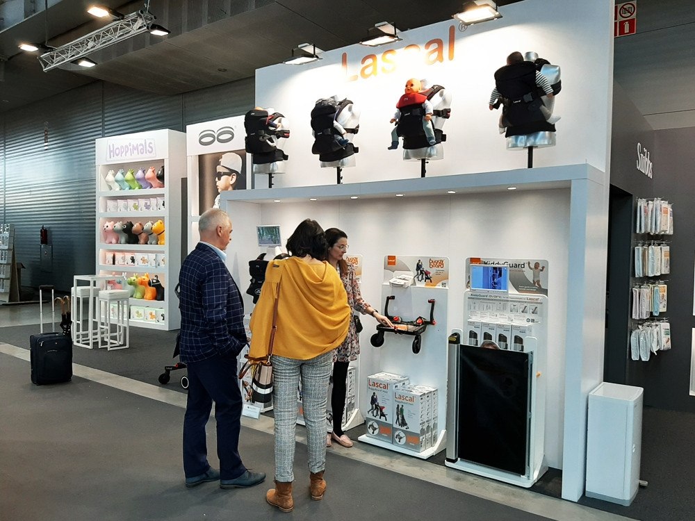 wystawa dostawek do w&oacute;zk&oacute;w Lascal